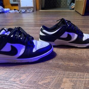 Nike Men's Black and White Low-Top Sneakers